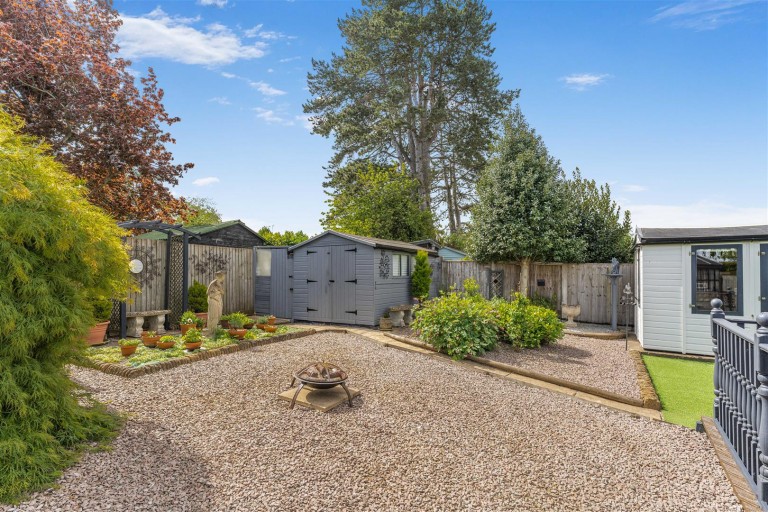 Images for Leigh Grove, Banbury - Far reaching views