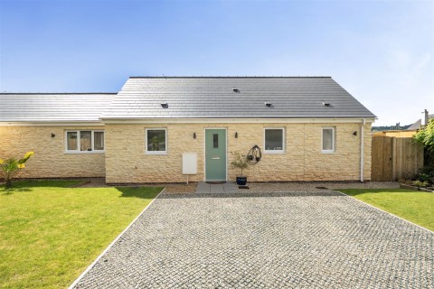Click the photo for more details of Weston Mews, Weston, Honiton