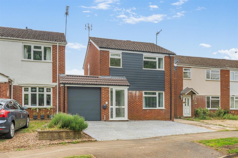 Click the photo for more details of Chatsworth Drive, Banbury