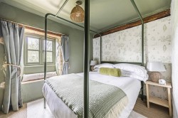 Images for Calcot, Gloucestershire