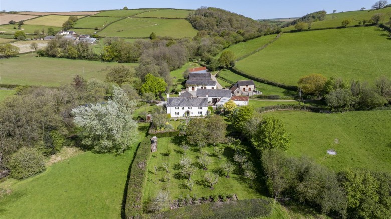 Click the photo for more details of Bishops Nympton, South Molton