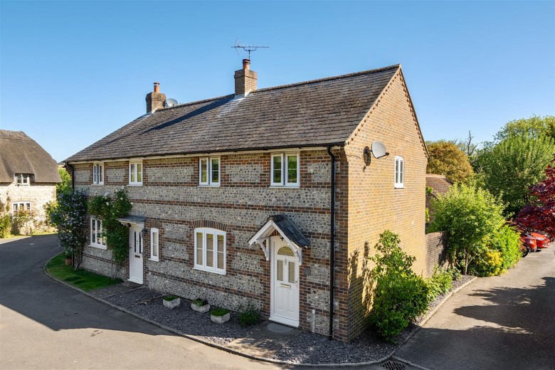 Click the photo for more details of Yew Tree Lane, Bradford Peverell, Dorchester