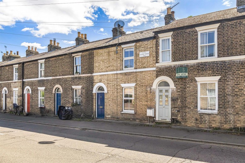 Click the photo for more details of Victoria Road, Cambridge