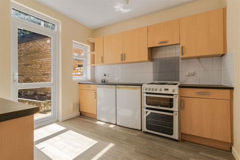 Click the photo for more details of Victoria Road, Cambridge
