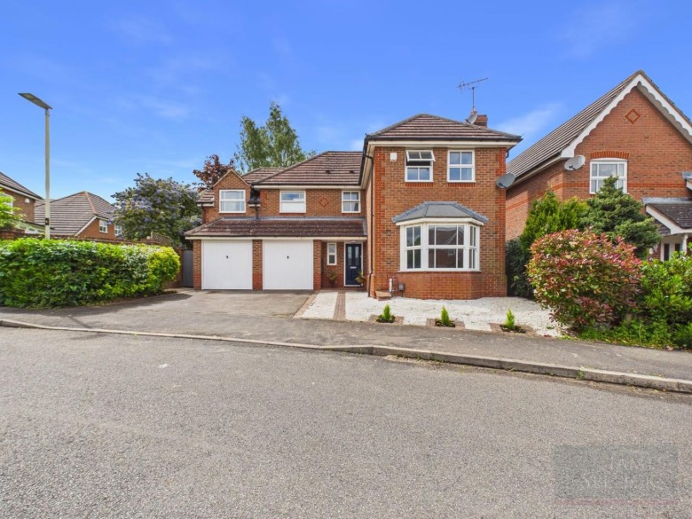 Click the photo for more details of Devenports Hill, Bushby, Leicestershire