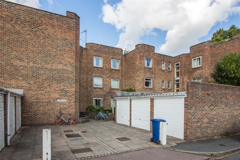 Click the photo for more details of Cherwell Court, Cambridge