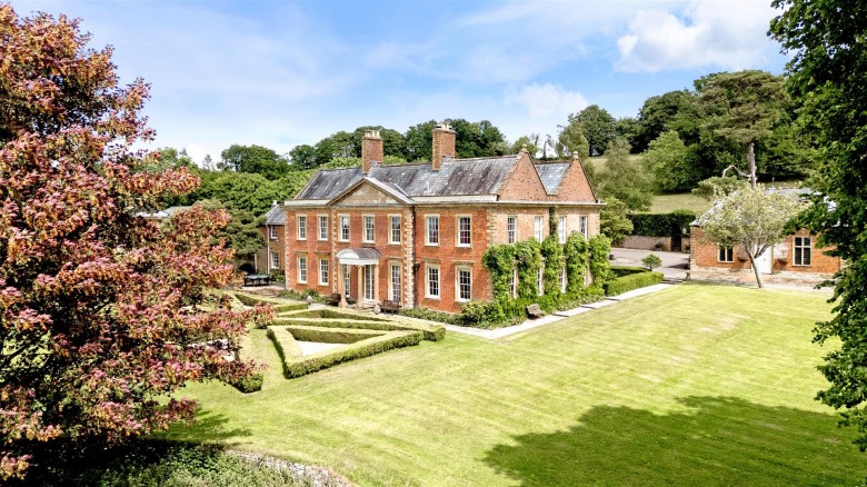 Click the photo for more details of Avishays, Chaffcombe