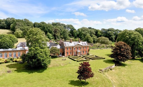 Click the photo for more details of Avishays, Chaffcombe