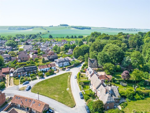 Click the photo for more details of West End Farmhouse, The Green, Urchfont