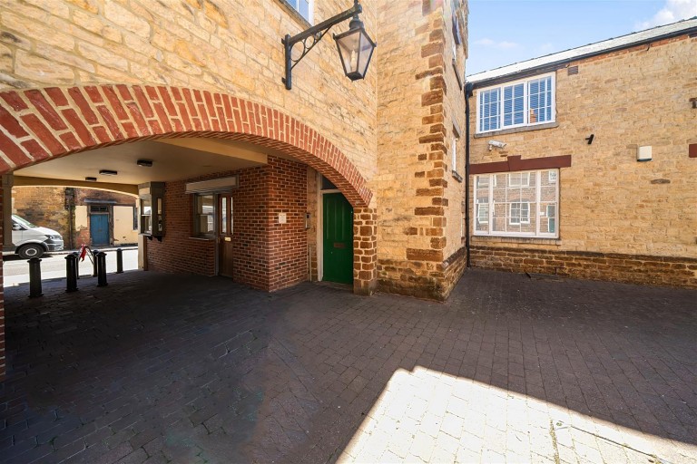 Images for White Horse Yard, Towcester, NN12
