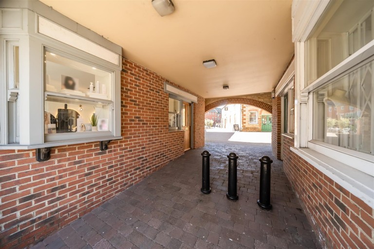 Images for White Horse Yard, Towcester, NN12