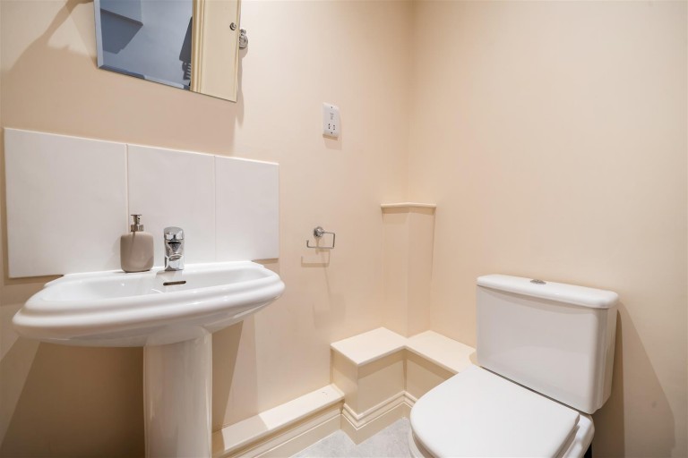 Images for White Horse Yard, Towcester, NN12