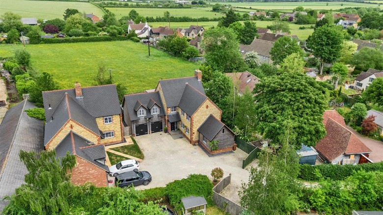 Click the photo for more details of Longcot, Faringdon, Oxfordshire. SN7