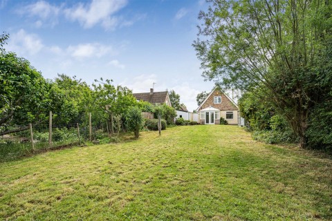 Click the photo for more details of Sidney Gardens, Haslingfield