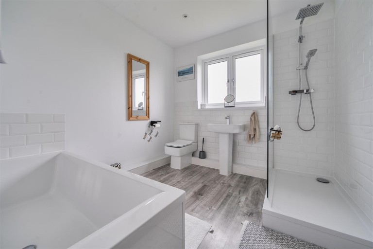 Images for Foxcovert Drive, Roade, NN7