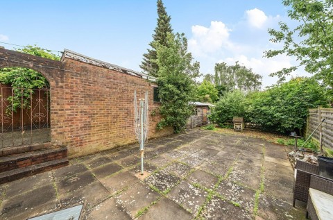 Click the photo for more details of Badby Road West, Daventry, NN11