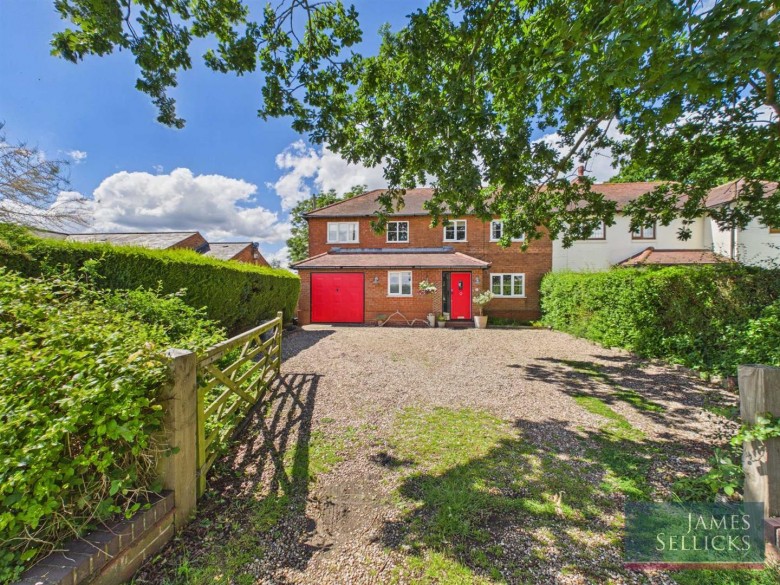 Click the photo for more details of 1 Mere Cottages, Houghton-On-The-Hill, Leicestershire