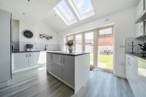 Click the photo for more details of Bailey Road, Banbury - Garage and parking
