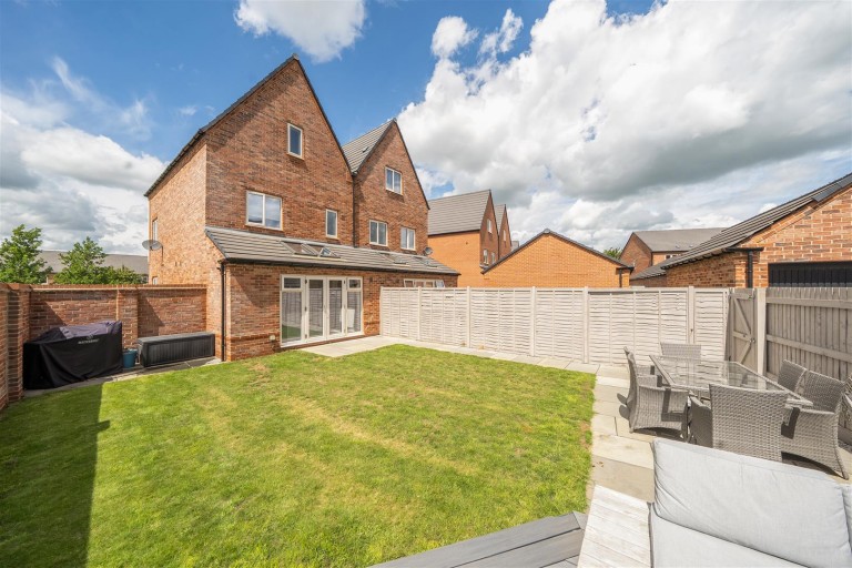 Images for Bailey Road, Banbury - Garage and parking