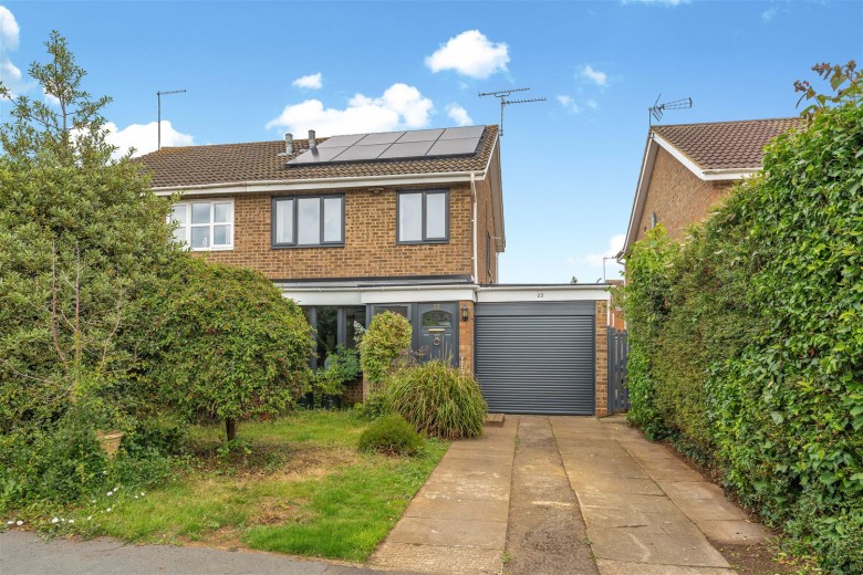 Click the photo for more details of Aston Close, Banbury - Solar panels