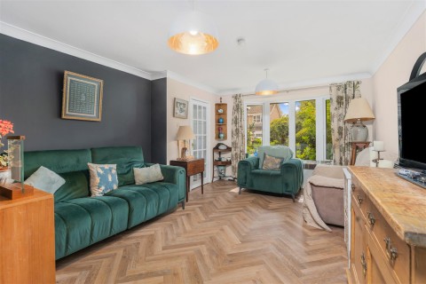 Click the photo for more details of Aston Close, Banbury - Solar panels
