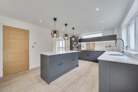 Click the photo for more details of Kingskerswell, South Devon