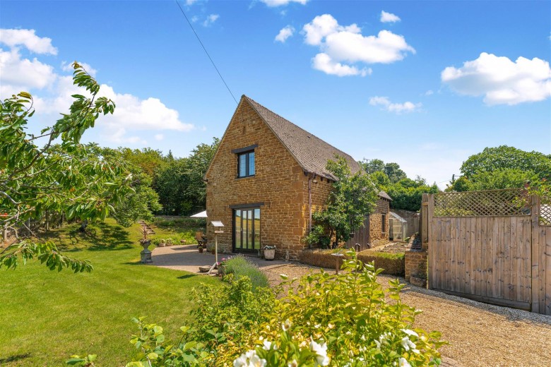 Click the photo for more details of Chapel Lane, Balscote - Ideal for home workers