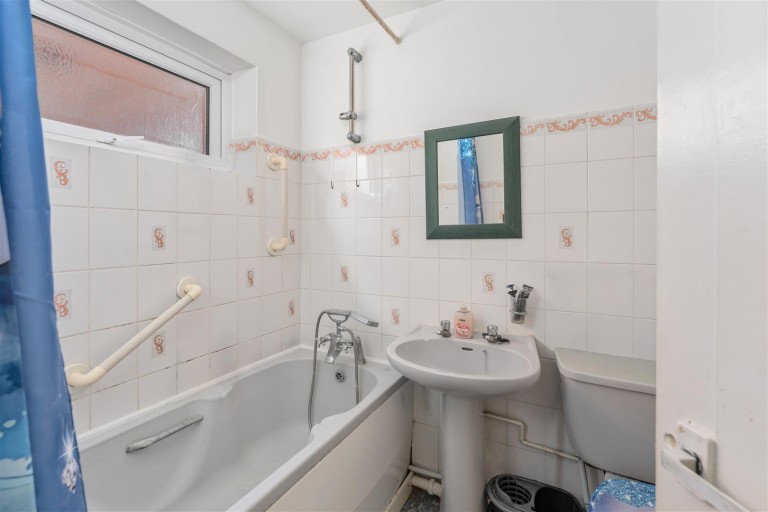 Images for Lodge Close, Banbury - Investment buyers only