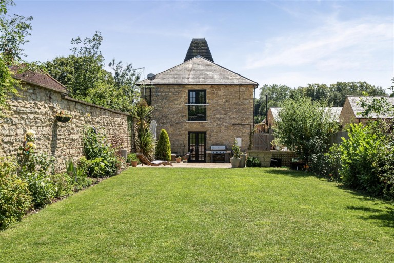 Images for Reindeer Court, Potterspury, NN12