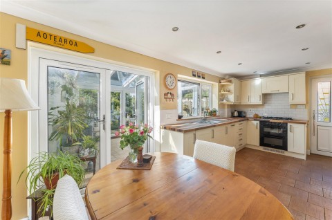 Click the photo for more details of Wales Street, Kings Sutton - Close to railway station