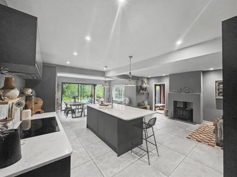 Click the photo for more details of Redbridge Lane, Crossways