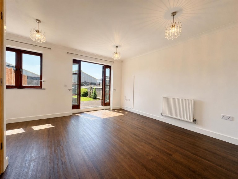 Images for Near Side, Northampton, NN5