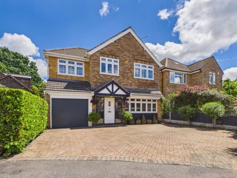 Click the photo for more details of Wyndham Close, Oadby, Leicestershire