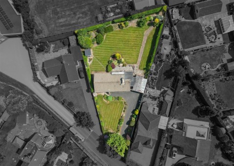 Click the photo for more details of Moat Bank, Bretby, DE15