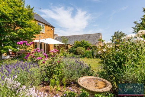 Click the photo for more details of Manor Farm Lane, Drayton, Market Harborough