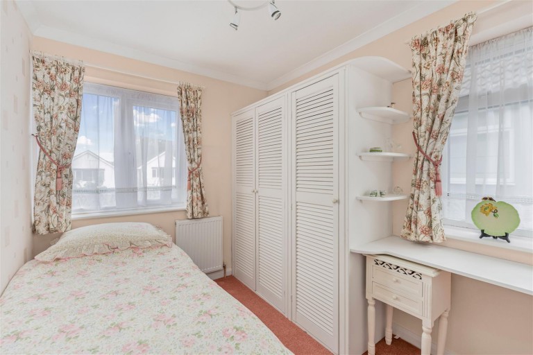 Images for Burlington Gardens, Banbury - Desirable cul-de-sac