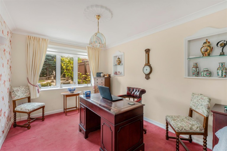 Images for Burlington Gardens, Banbury - Desirable cul-de-sac