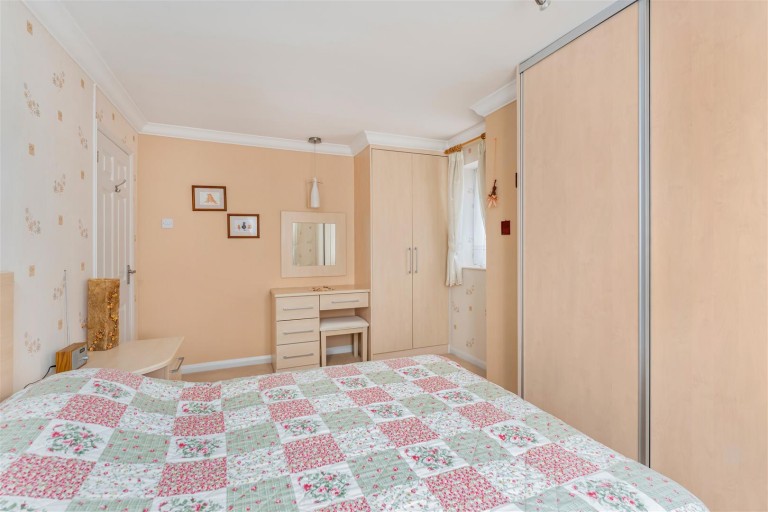 Images for Burlington Gardens, Banbury - Desirable cul-de-sac