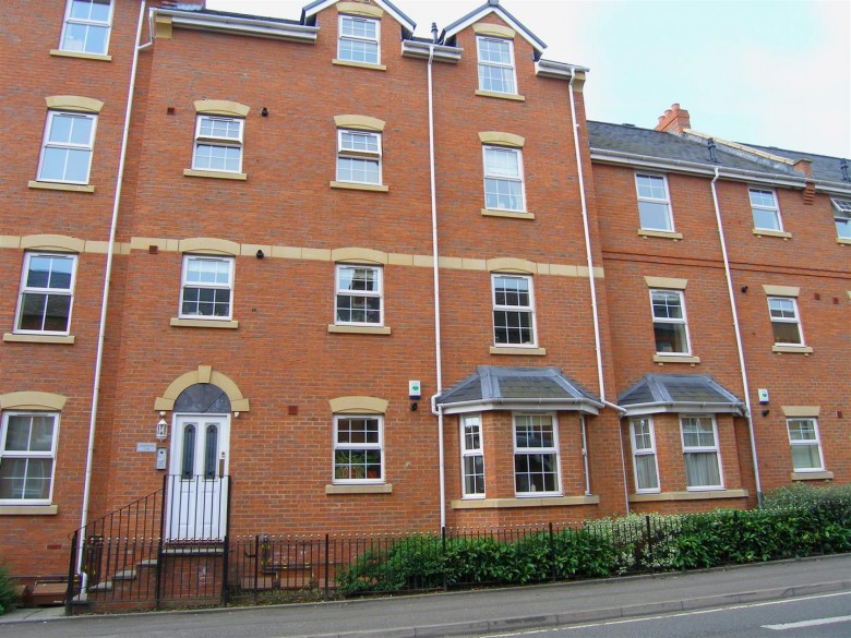 Click the photo for more details of Marlborough House, Marlborough Road, Banbury