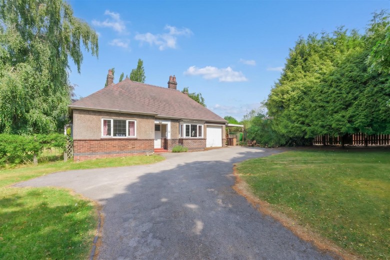Click the photo for more details of Lullington Road, Overseal, DE12