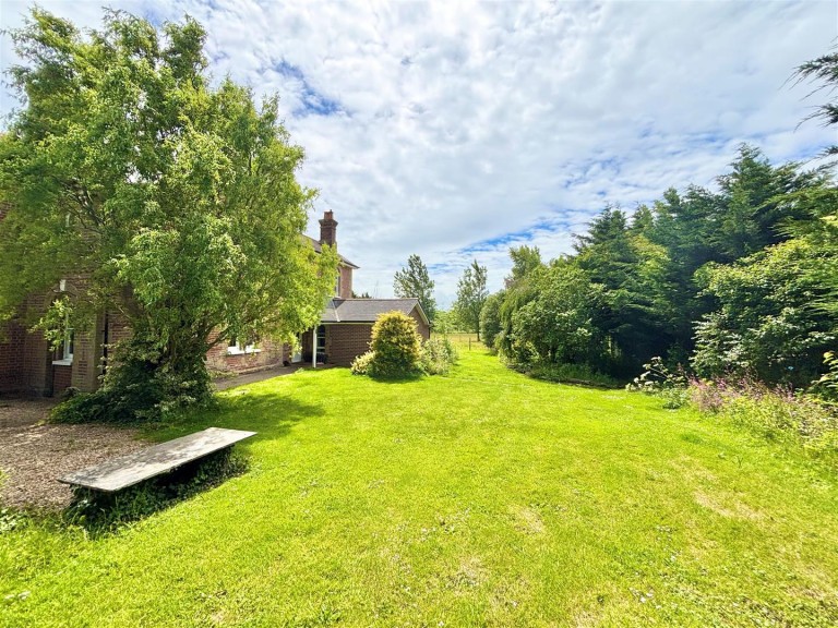 Images for Chapel Lane, Merstone, Newport