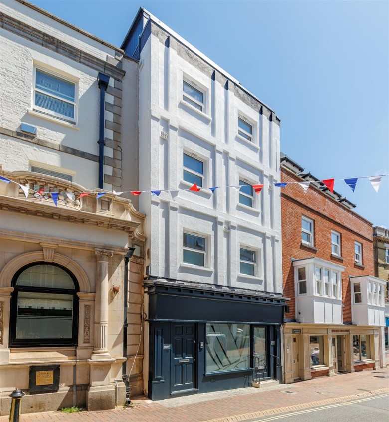 Click the photo for more details of Cowes, Isle of Wight