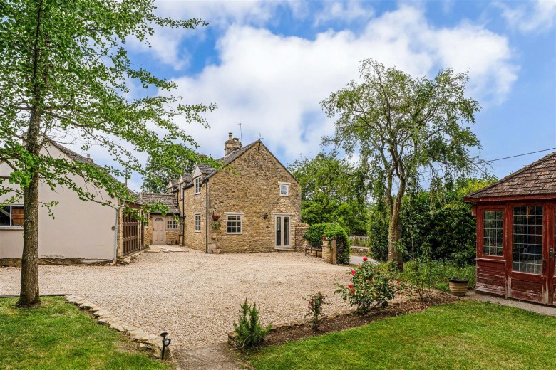 Click the photo for more details of Alvescot, Oxfordshire