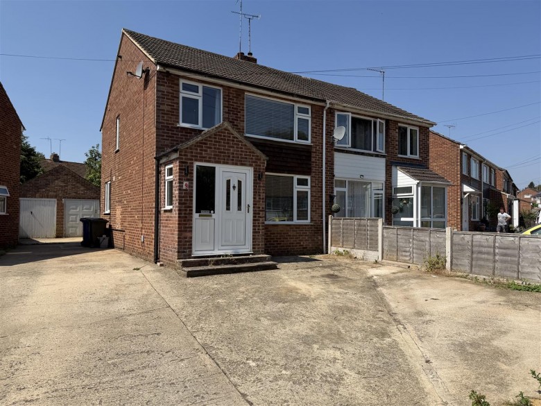 Click the photo for more details of Hillview Crescent, Banbury