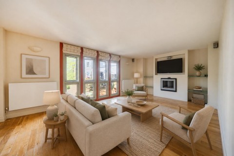 Click the photo for more details of South Street, Totnes