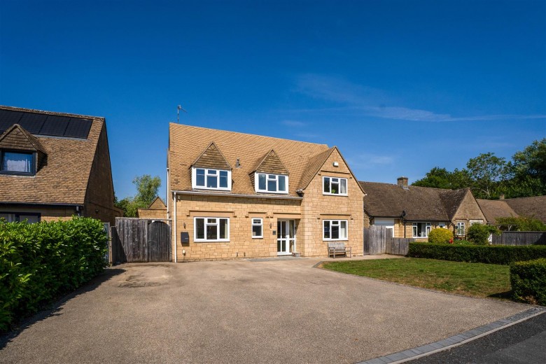 Click the photo for more details of Bourton-on-the-Water, Gloucestershire