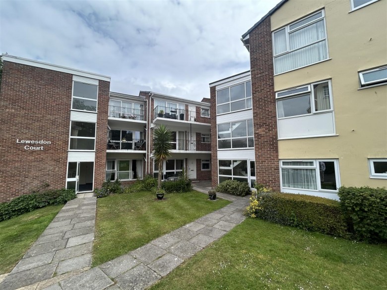 Click the photo for more details of Silver Street, Lyme Regis