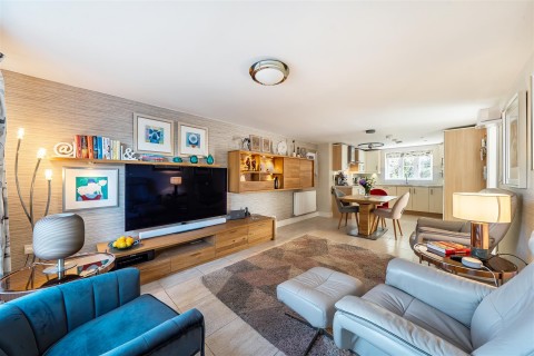 Click the photo for more details of Hillcrest Gardens, Exmouth