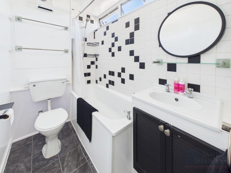Images for 1 BEDROOM APARTMENT WITH GARAGE - Falmouth Road, Evington, Leicester