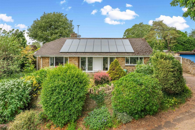 Click the photo for more details of Holland Rise, Kings Sutton - no upward chain
